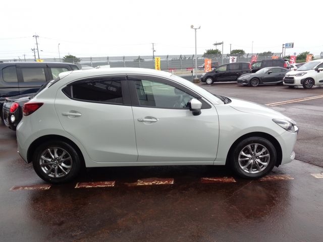 MAZDA2
