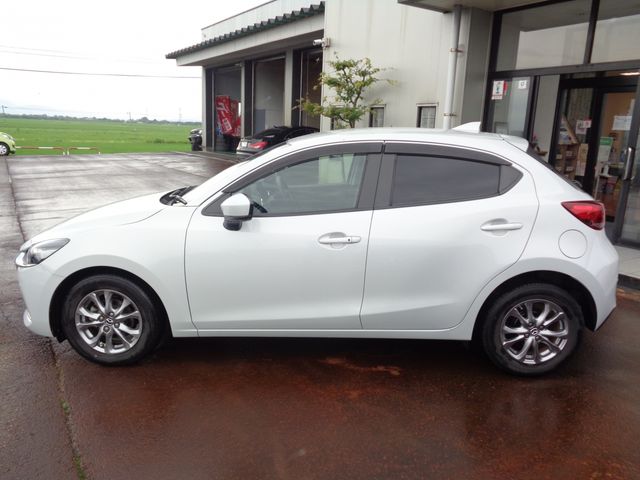 MAZDA2