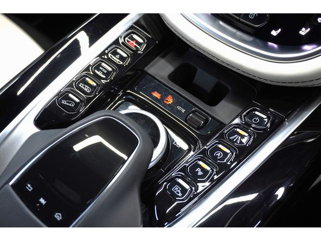 ASTON MARTIN SUV