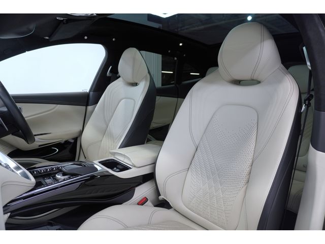 ASTON MARTIN SUV