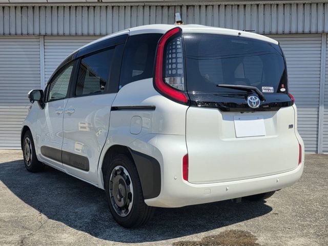 SIENTA HYBRID
