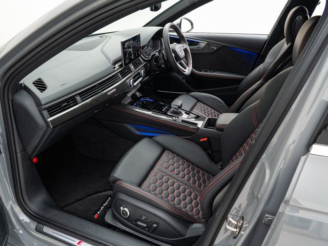 AUDI RS4 AVANT