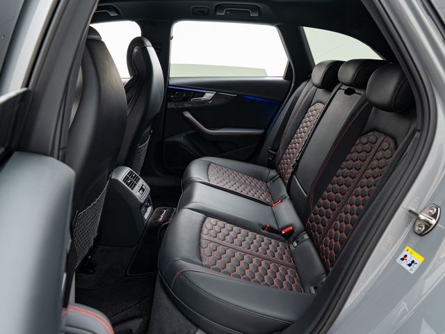 AUDI RS4 AVANT