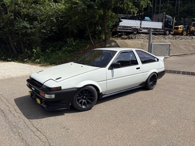 SPRINTER TRUENO hatchback