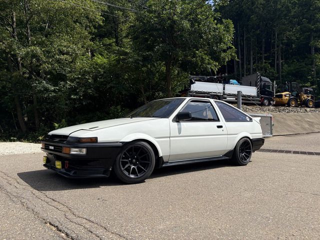 SPRINTER TRUENO hatchback