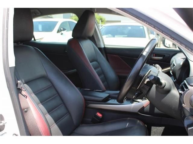 LEXUS IS300h