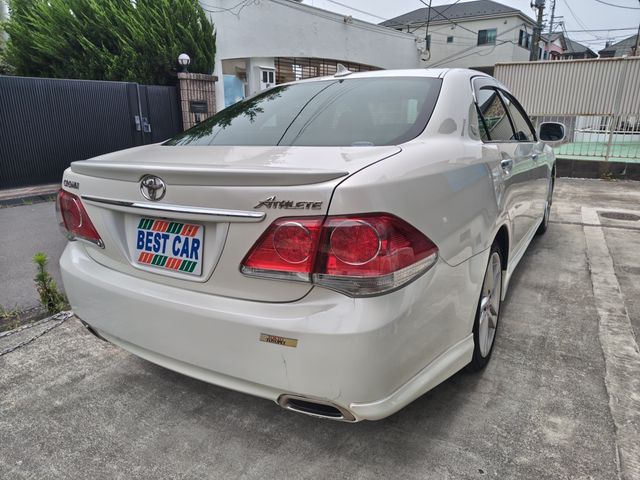 CROWN sedan