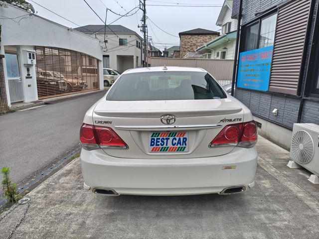 CROWN sedan