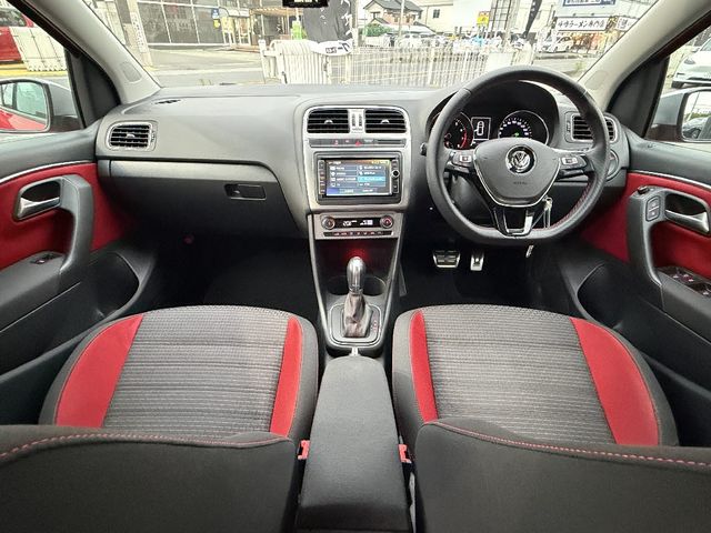 VOLKSWAGEN CROSS POLO