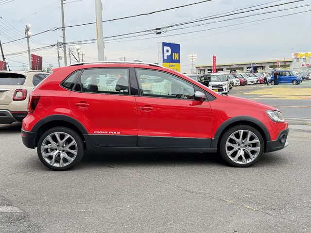 VOLKSWAGEN CROSS POLO