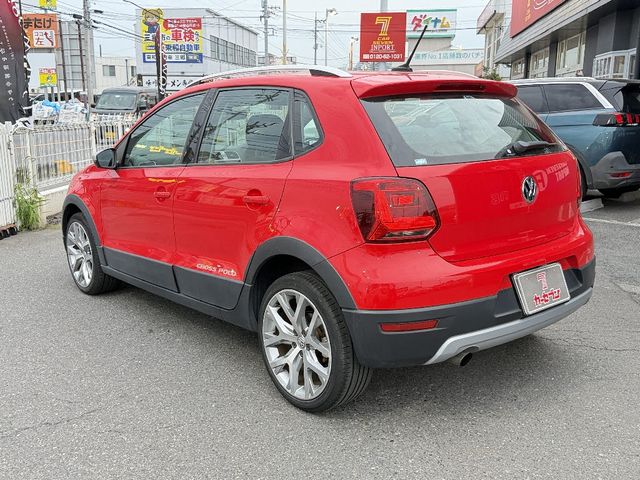 VOLKSWAGEN CROSS POLO