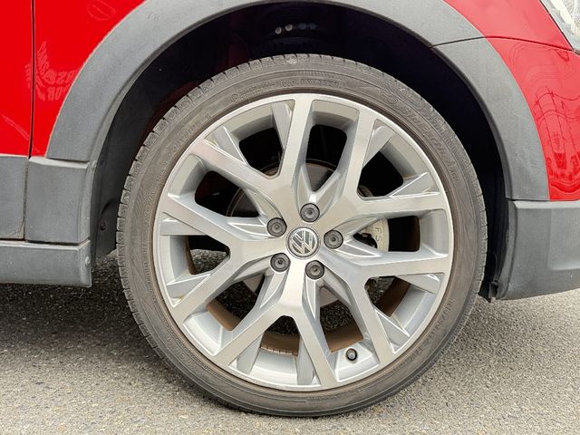 VOLKSWAGEN CROSS POLO