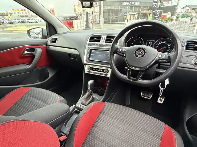 VOLKSWAGEN CROSS POLO
