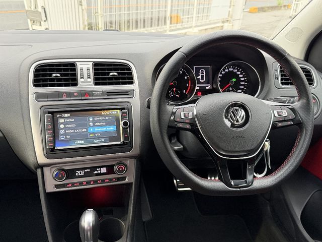 VOLKSWAGEN CROSS POLO