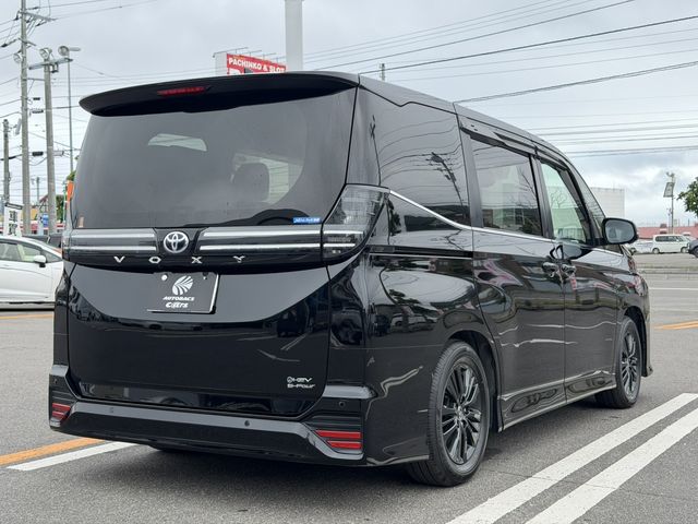VOXY HYBRID 4WD