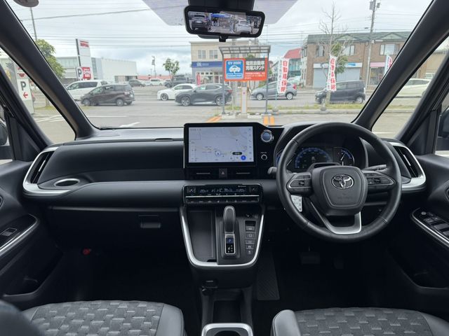 VOXY HYBRID 4WD