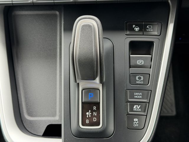 VOXY HYBRID 4WD