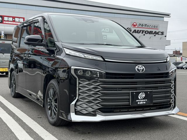 VOXY HYBRID 4WD