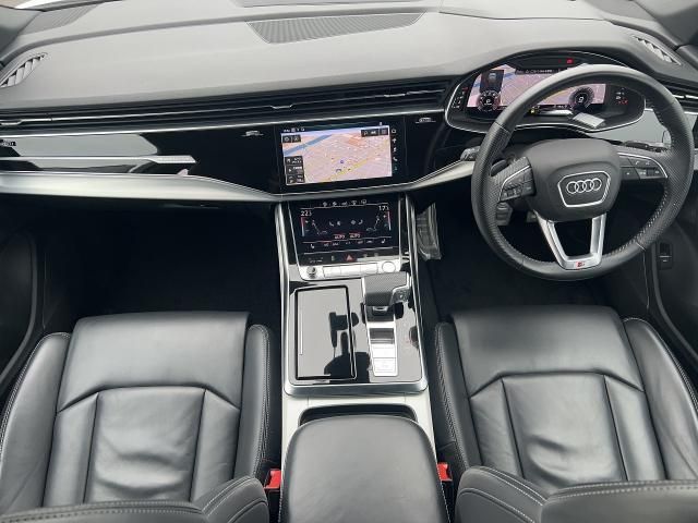 AUDI  Q7