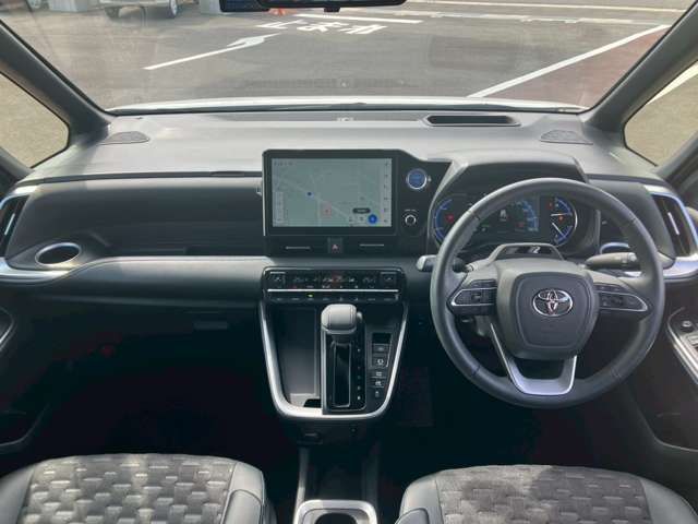 VOXY HYBRID