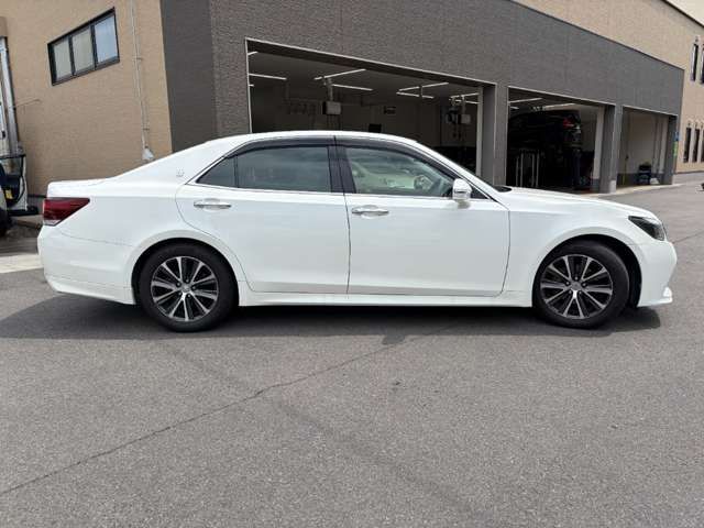 CROWN sedan