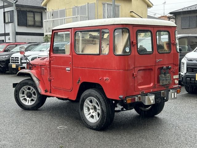 LANDCRUISER van