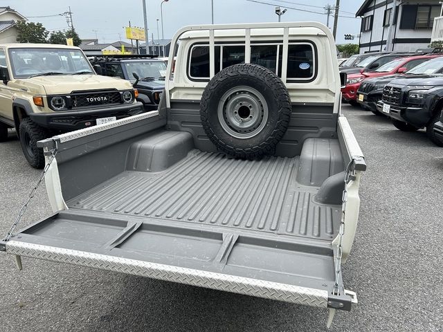 LANDCRUISER PICKUP