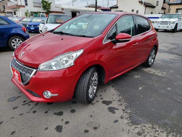 PEUGEOT 208