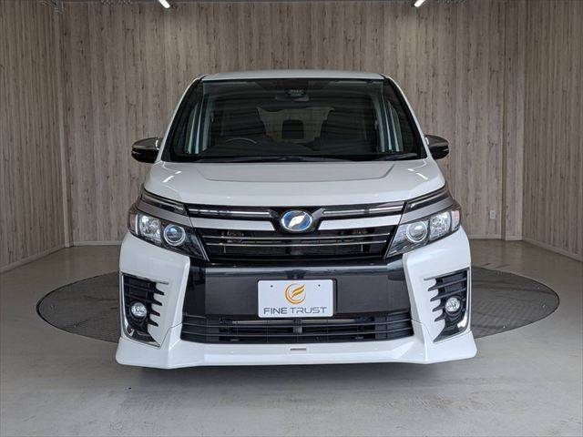 VOXY HYBRID
