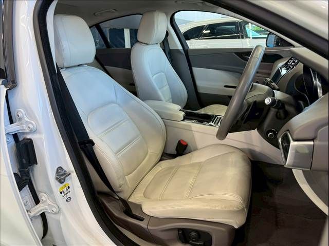 JAGUAR XEseries