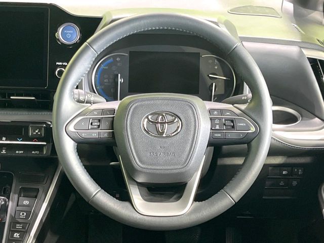 VOXY HYBRID
