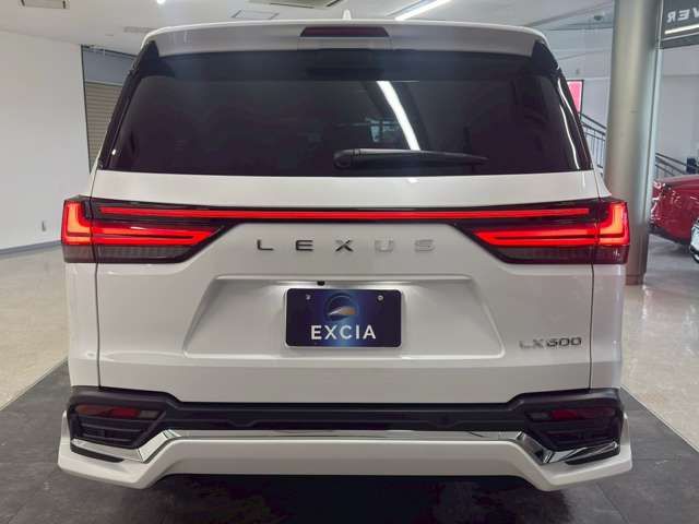 LEXUS LX600