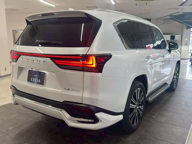 LEXUS LX600