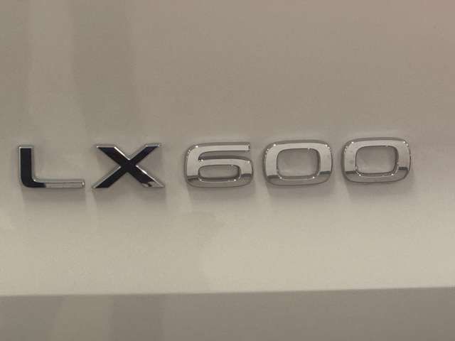 LEXUS LX600