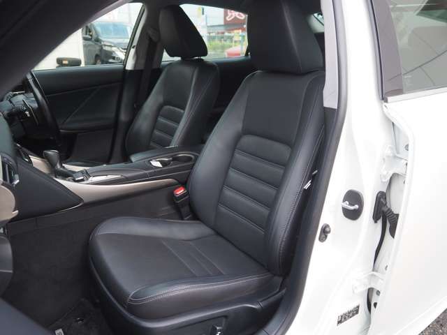 LEXUS IS300h AWD