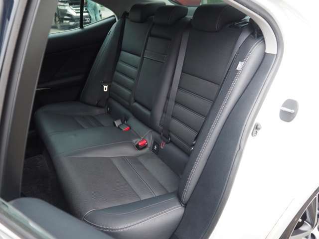 LEXUS IS300h AWD
