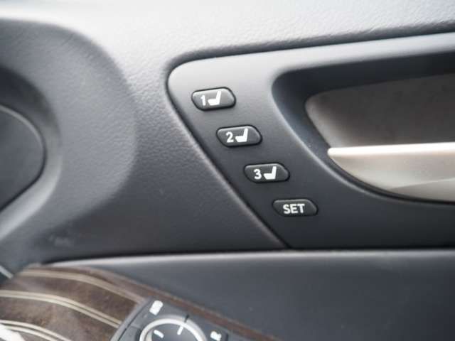 LEXUS IS300h AWD
