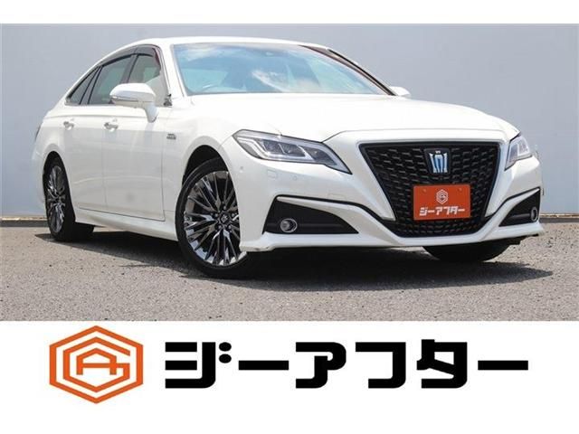 CROWN sedan hybrid