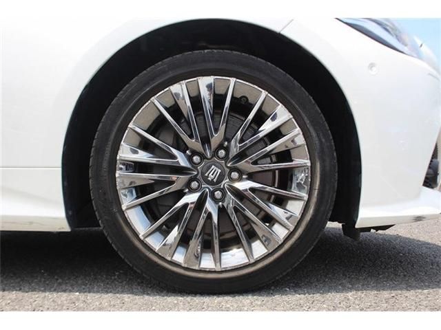 CROWN sedan hybrid