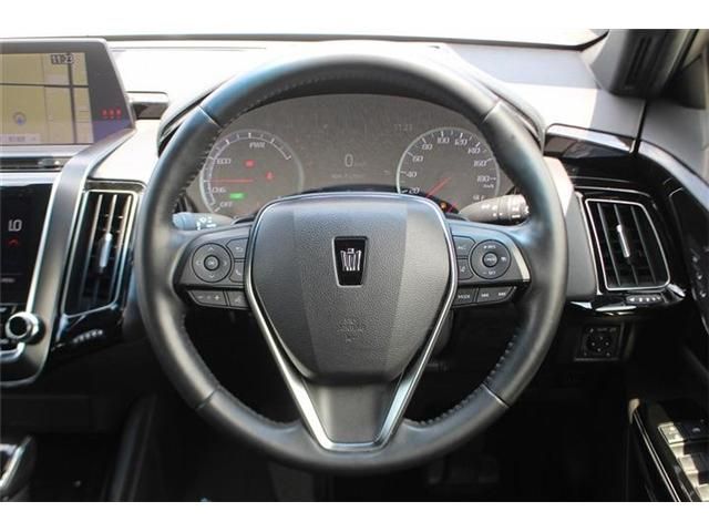 CROWN sedan hybrid