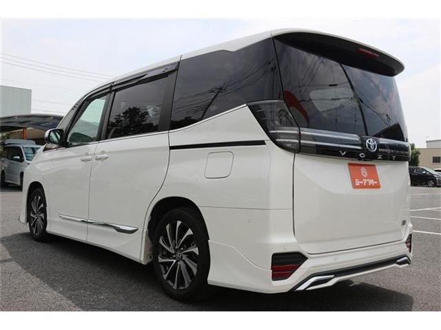 VOXY HYBRID
