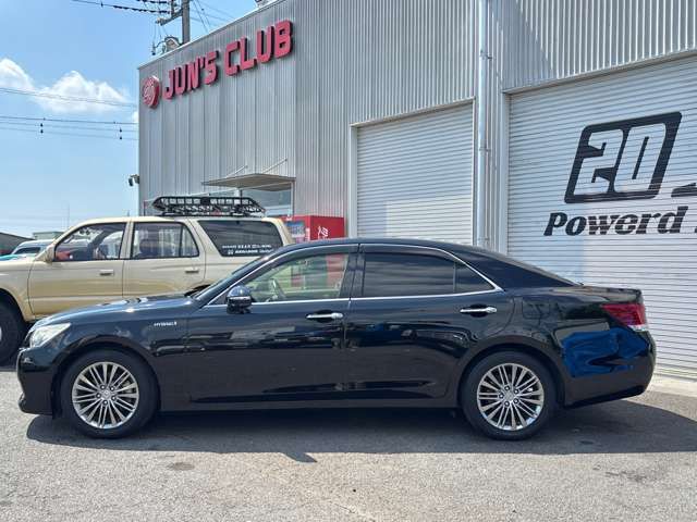 CROWN sedan hybrid