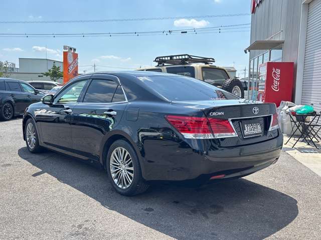CROWN sedan hybrid