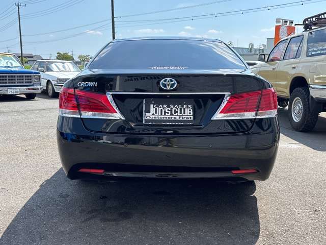 CROWN sedan hybrid