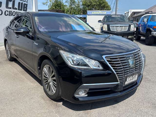 CROWN sedan hybrid
