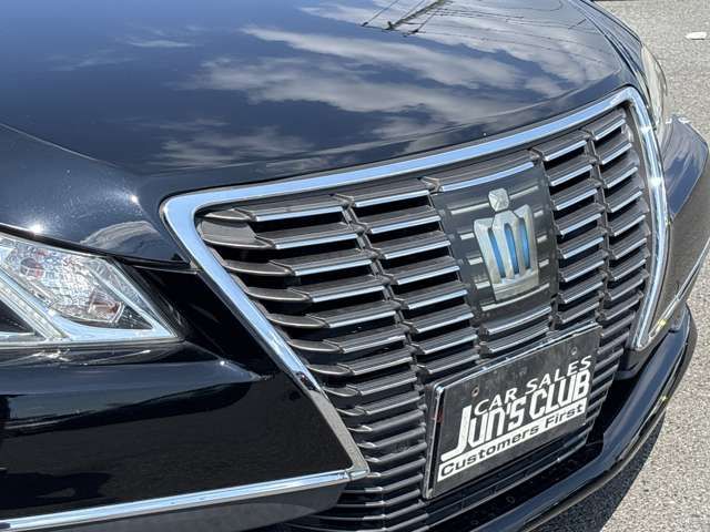 CROWN sedan hybrid