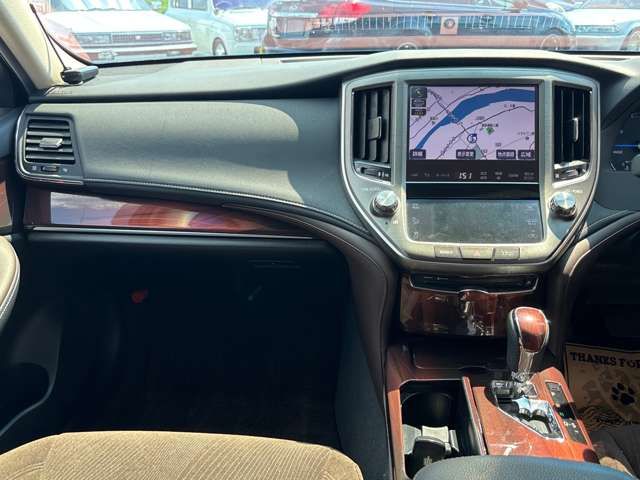 CROWN sedan hybrid