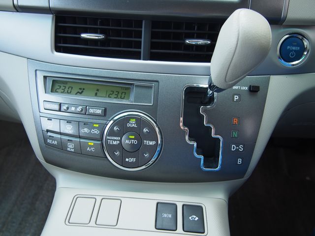 ESTIMA HYBRID 4WD