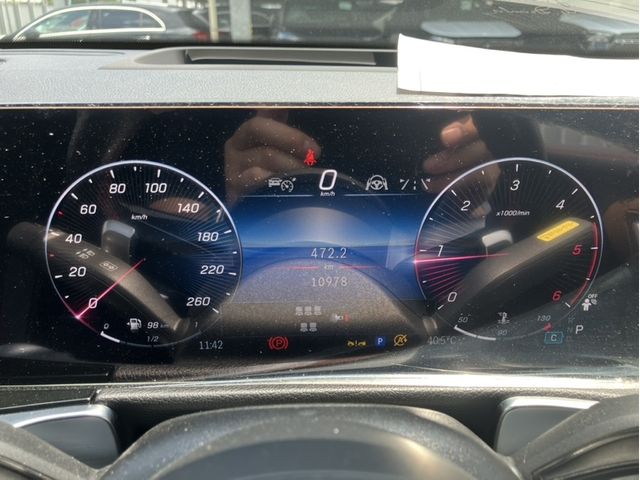 MERCEDES BENZ GLB
