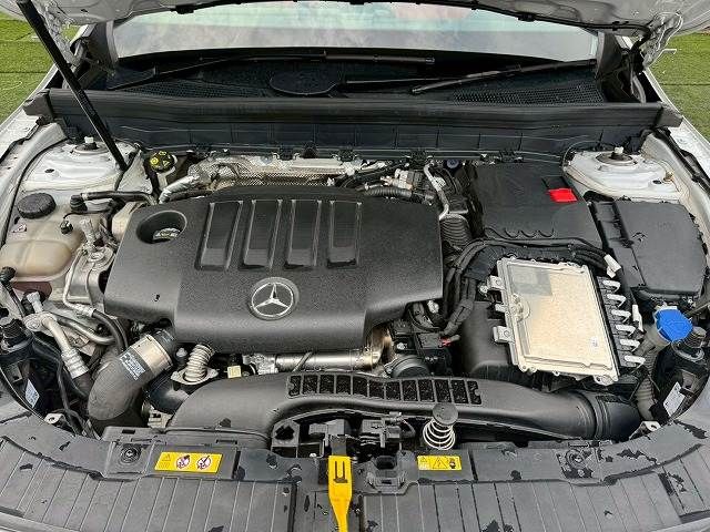 MERCEDES BENZ GLB